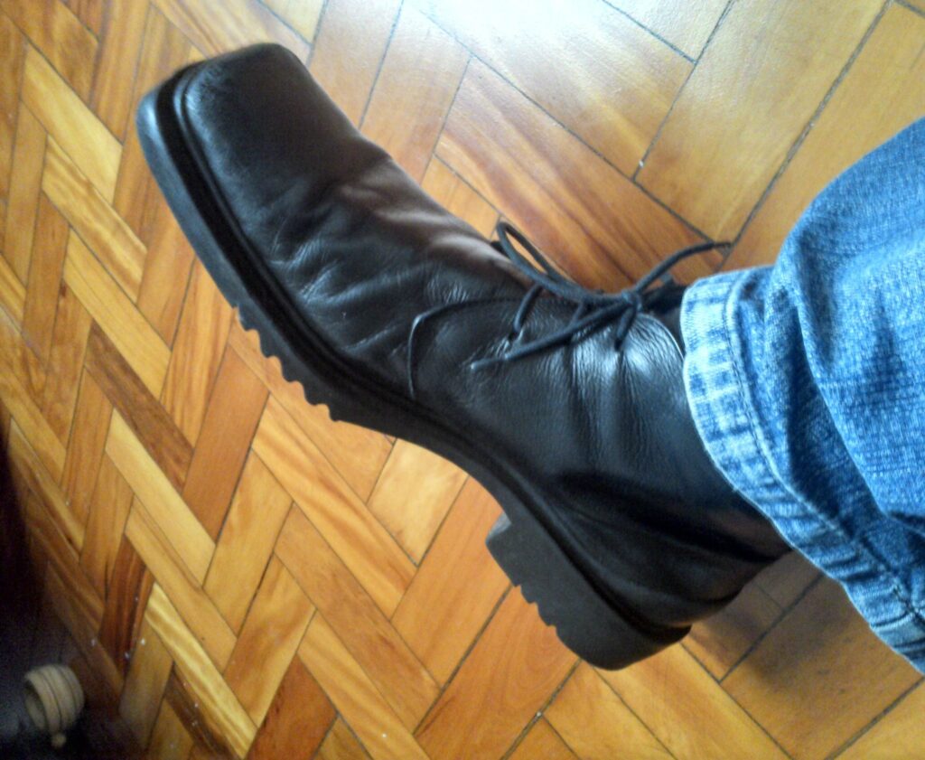 how to remove wrinkles from leather shoes