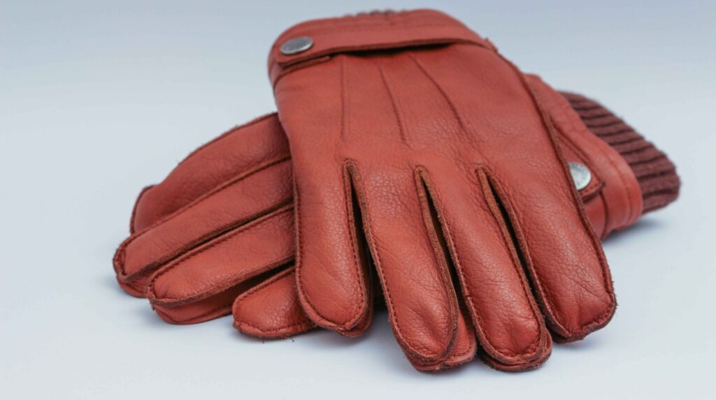 how to stretch leather gloves