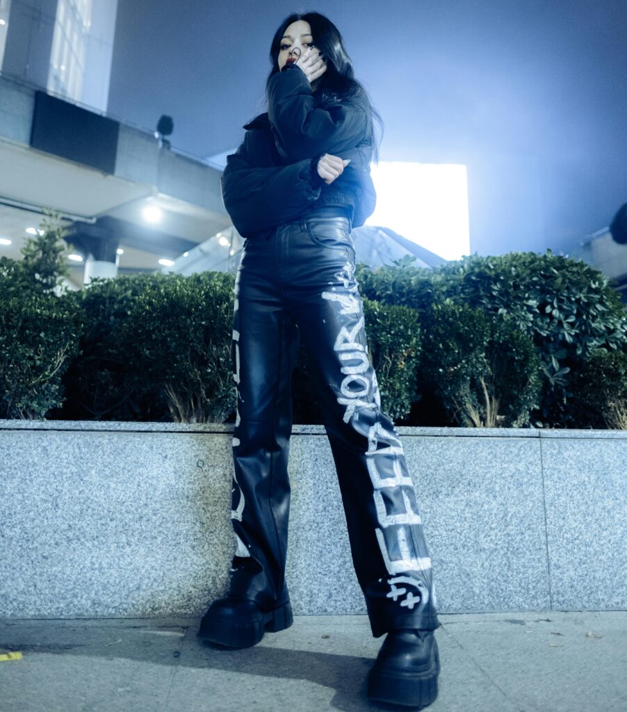 what shoes to wear with leather pants